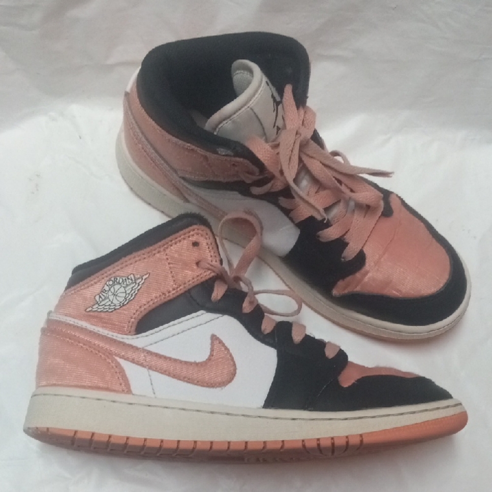 Jordan 1 Mid GS Size 4.5 Youth